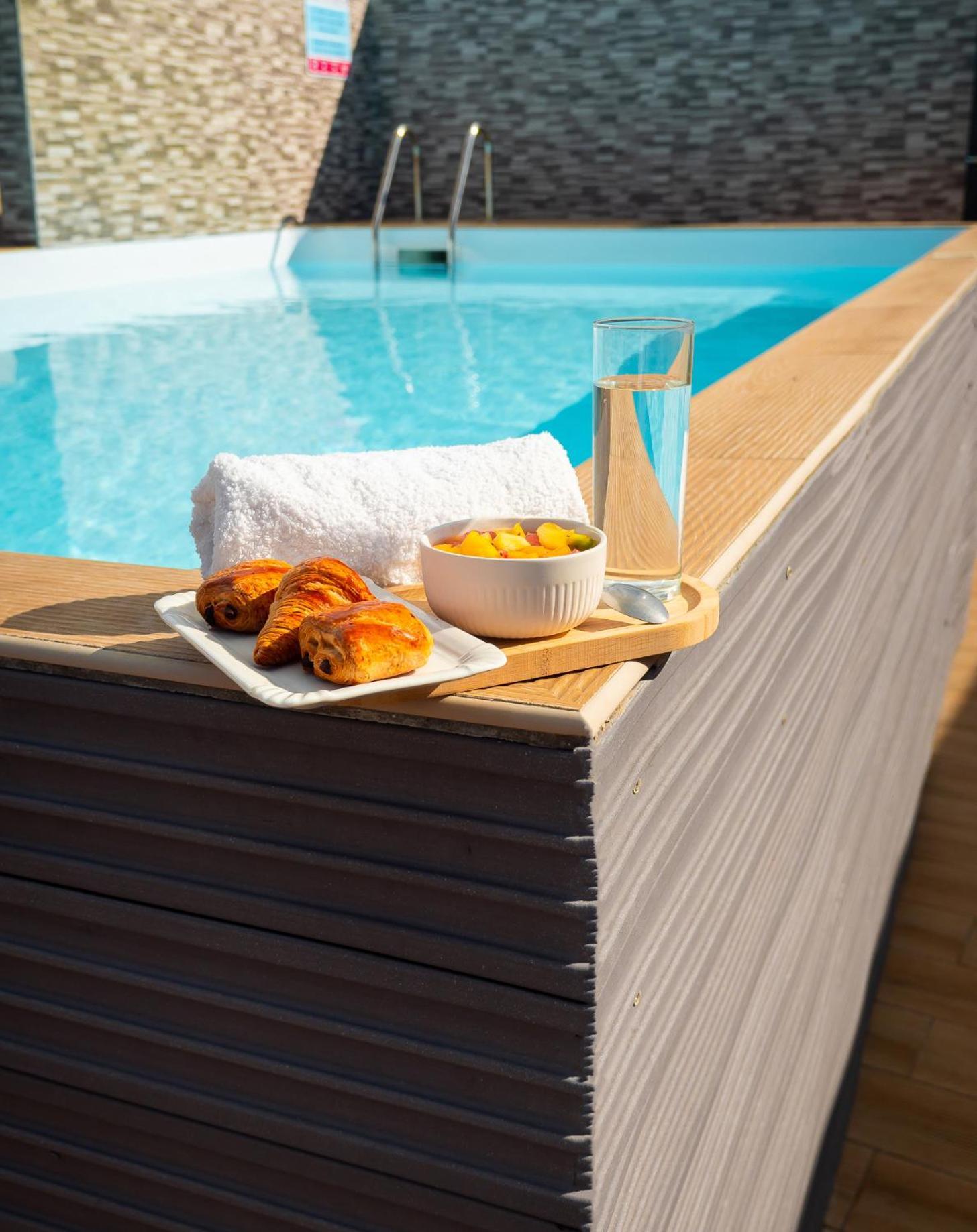 Evasion En Plein Coeur De La Ville Studio Jacuzzis Sauna Et Piscine Au Centre De Port-Louis Eksteriør bilde