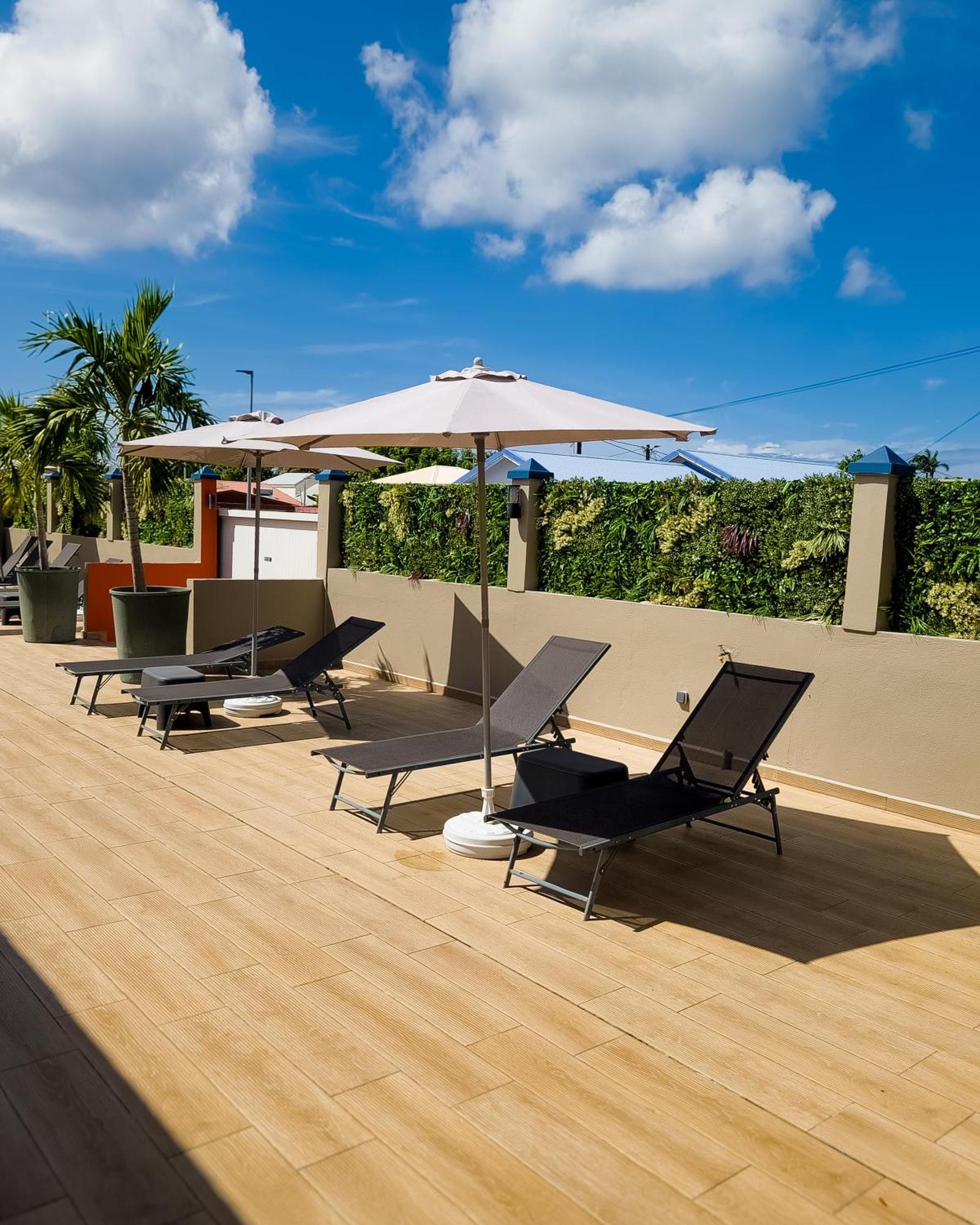 Evasion En Plein Coeur De La Ville Studio Jacuzzis Sauna Et Piscine Au Centre De Port-Louis Eksteriør bilde