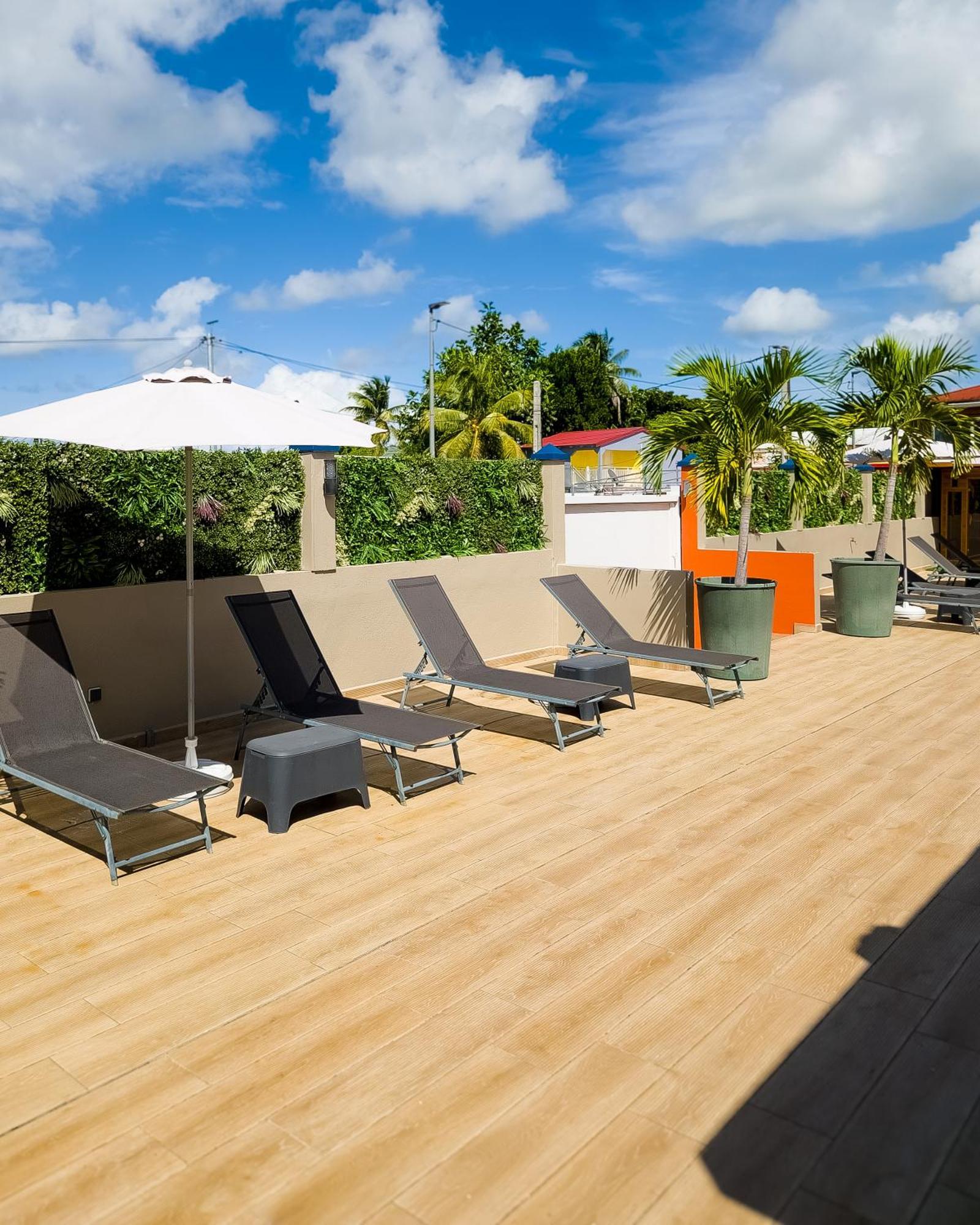Evasion En Plein Coeur De La Ville Studio Jacuzzis Sauna Et Piscine Au Centre De Port-Louis Eksteriør bilde